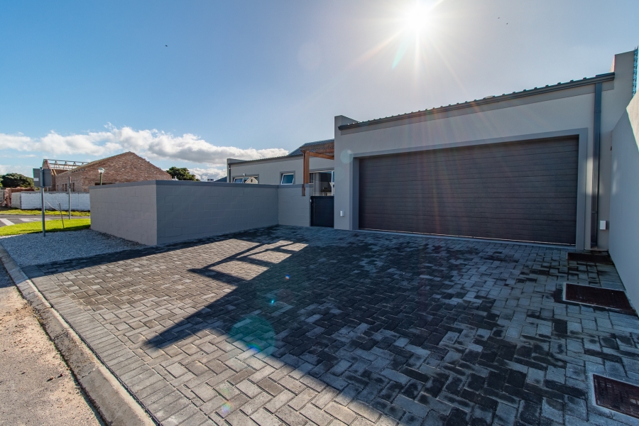 3 Bedroom Property for Sale in Sandbaai Western Cape